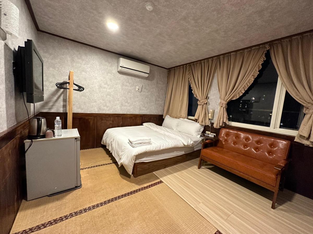 Ming Ren Hotspring Hotel Jiaoxi Buitenkant foto