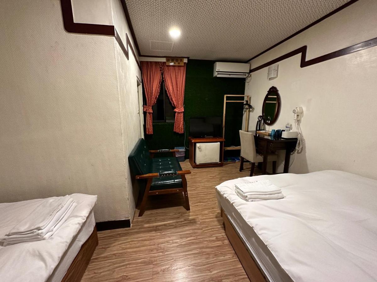 Ming Ren Hotspring Hotel Jiaoxi Buitenkant foto